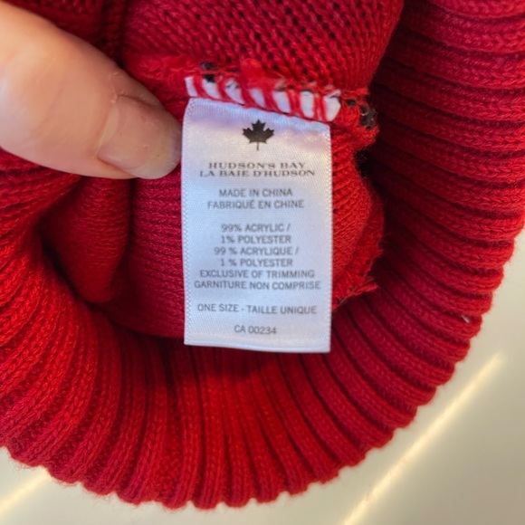 HBC Hudsons Bay Olympic team Canada Pom Pom Beanie Toque Hat Adult/kid One Size - Picture 5 of 6